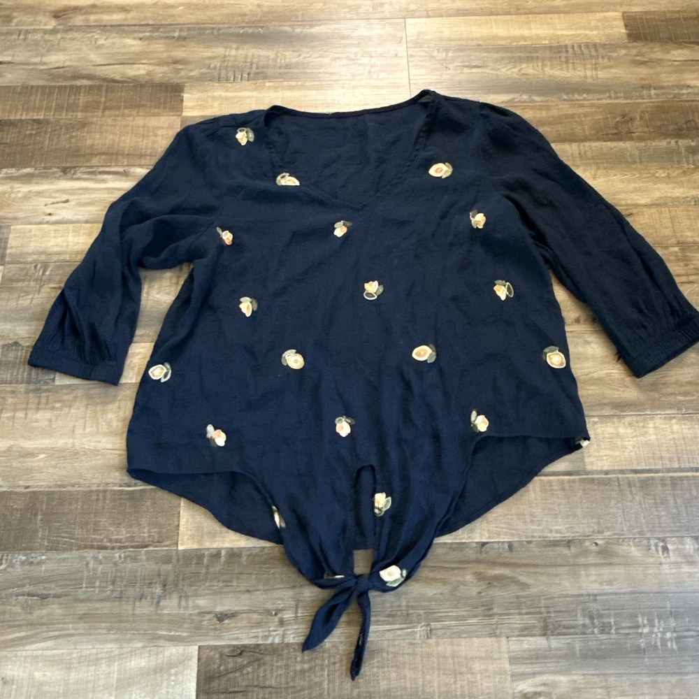 Olive And Martin Blouse Sz M Tie Front